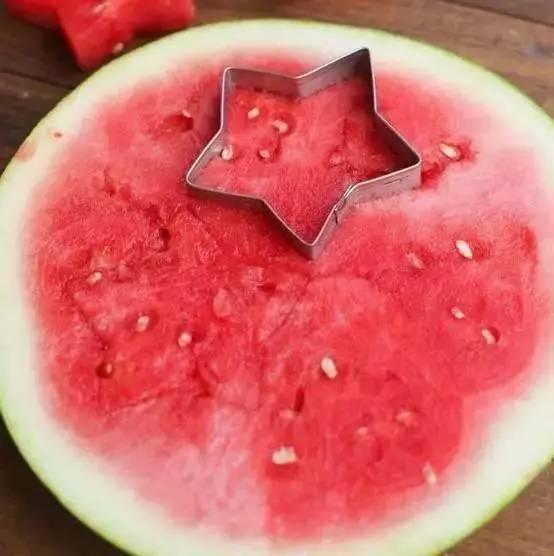 吃瓜吐籽视频,揭秘短视频中的趣味与智慧