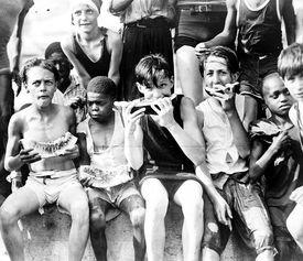 时尚广场吃瓜事件,揭秘幕后真相与公众热议