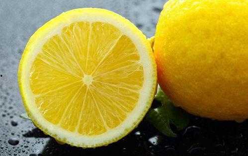 柠檬萌不萌吃瓜,揭秘网络红人的魅力与争议