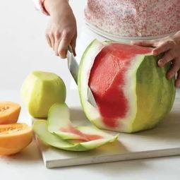 皮皮喜吃瓜,瓜果乐园里的欢乐时光  第3张