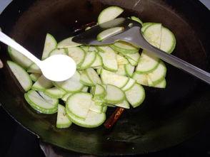 小孩川川吃瓜  第2张