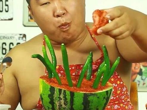 奇葩人吃瓜  第2张