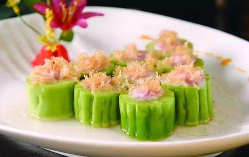 在窗前吃瓜  第3张