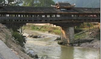 风雨桥吃瓜,夏日休闲新体验  第2张